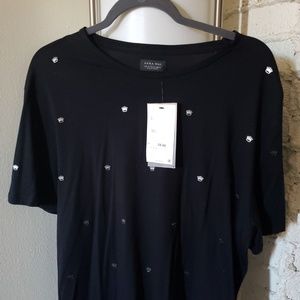 Black t-shirt with crowns